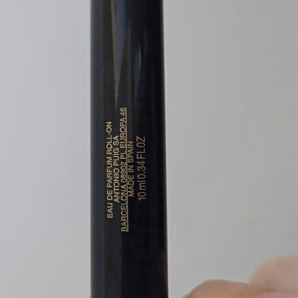 Carolina Herrera Good Girl Travel Size Roller - Picture 2 of 3